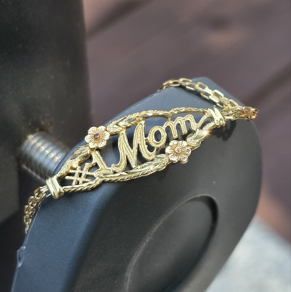 Number One Mom 14k Gold Womens Bracelet Xs